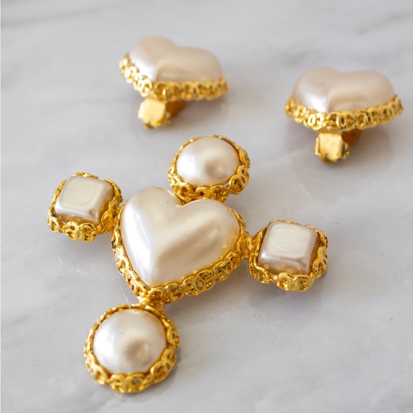 Chanel Vintage S/S1992 Pearl Heart Gold Collection 28 Clip Earrings Brooch Set - Picture 2 of 13